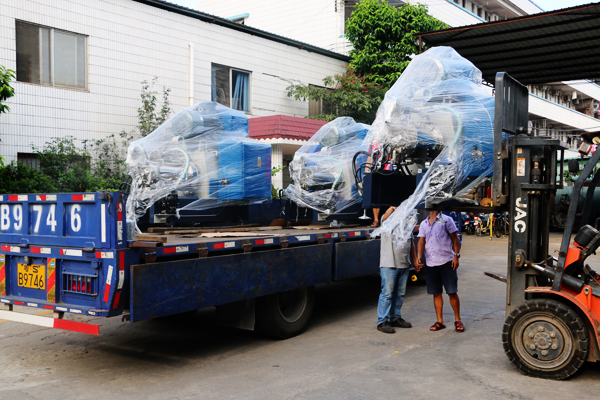 利騰達(dá)3030P偏心盤砂磨機(jī)繼續(xù)發(fā)力；小編帶您親臨發(fā)貨現(xiàn)場(chǎng)