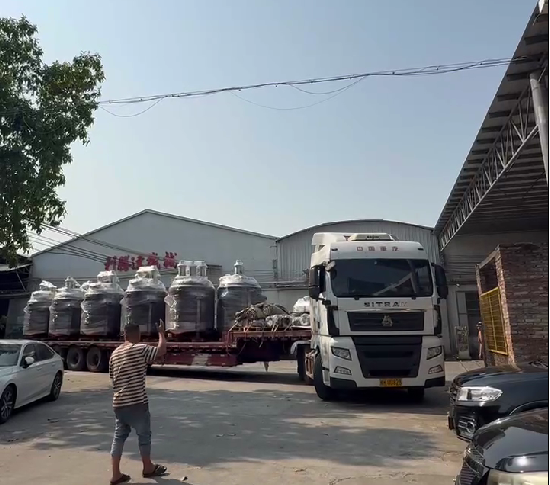 【智造未來--利騰達智能裝備鋰電池隔膜產線設備交付裝車現(xiàn)場】